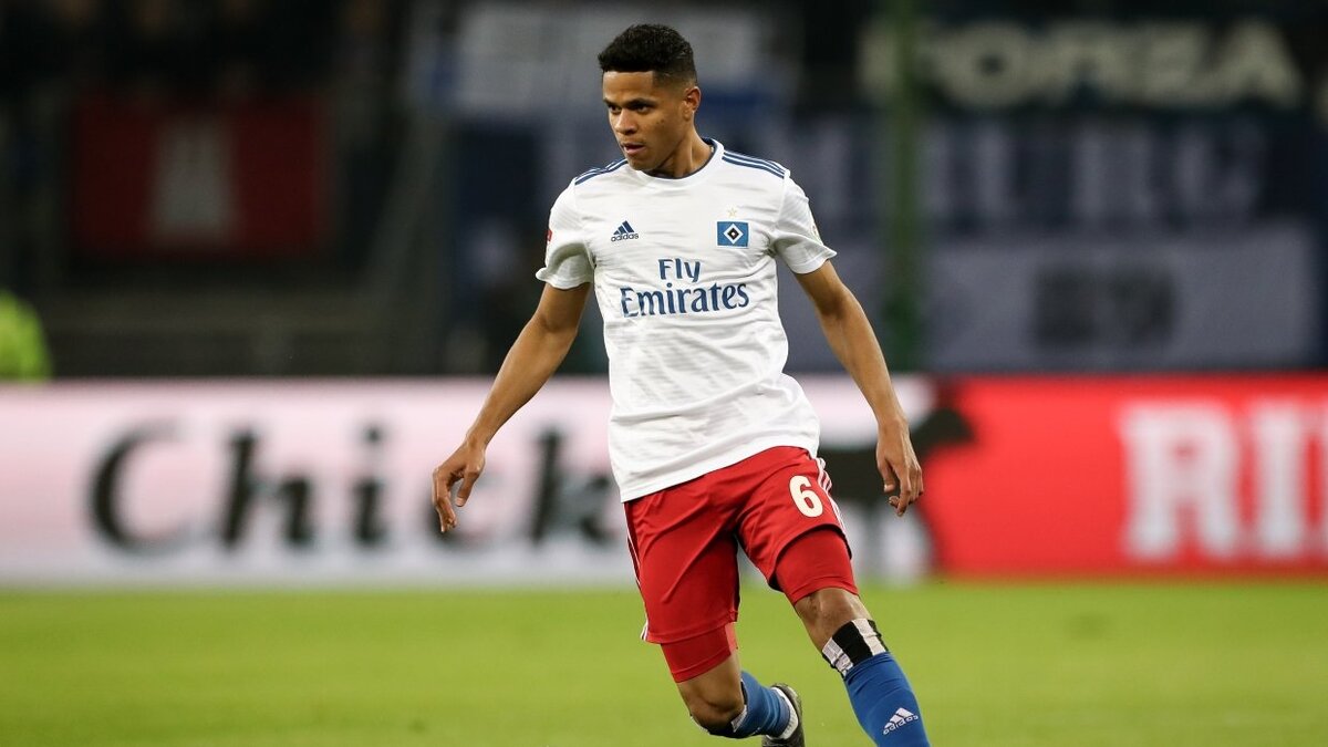 Игрок немецкого "Гамбурга" Дуглас Сантос