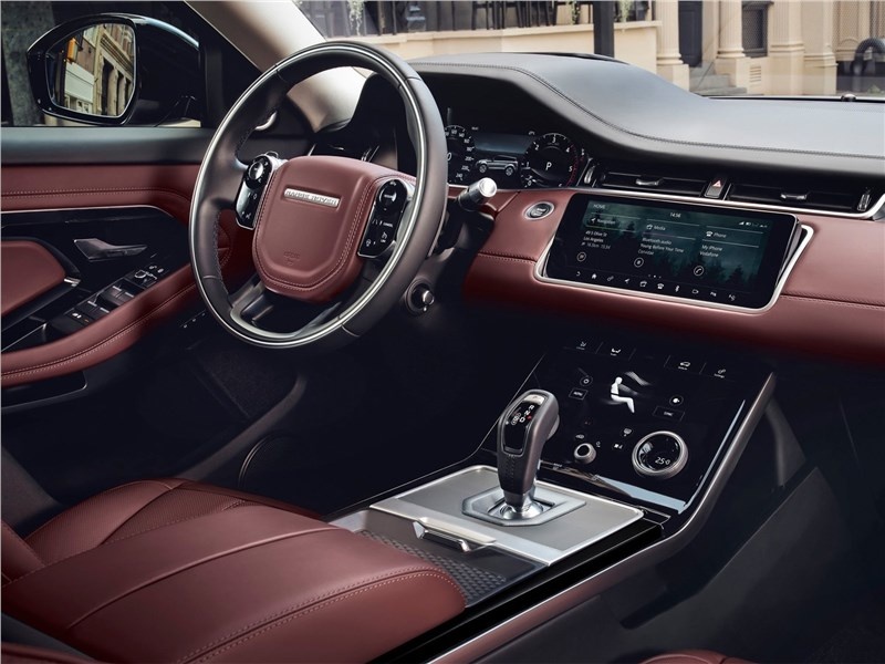 В начале 1970-х годов музей Лувра в Париже выставил Range Rover как “образцовое произведение промышленного дизайна”. Ни один другой автомобиль никогда не получал такой чести.