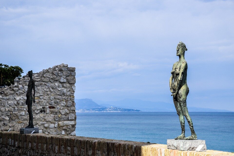pixabay.com/photos/antibes-provence-france-europe-4210409/