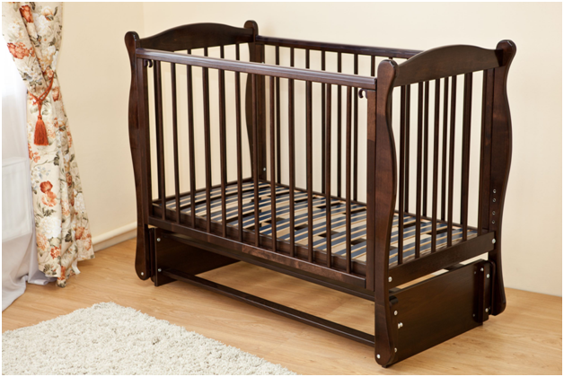 Кроватка с маятником. Фото из открытого источника