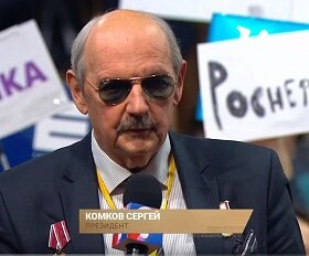 В своём обращении, Сергей Комков говорил о домах для ветеранов, построенных в 2005-2006  годах на улице Мацестинской, в Сочи.  Дома находятся в управлении УК ООО «Комбинат коммунальных предприятий», подобранной департаментом городского хозяйства администрации.