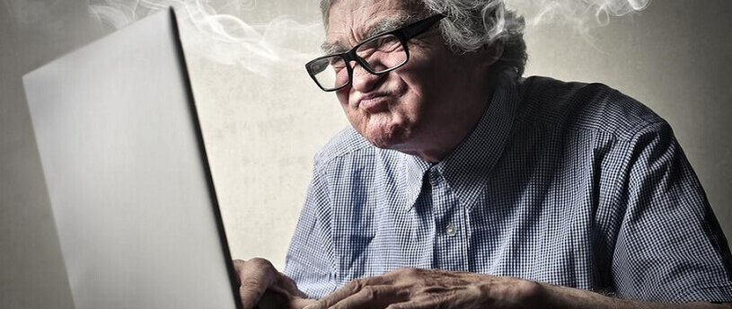  Деятельность микрофинансовых организаций регулируется различными федеральными законами, нормативными актами, информационными письмами и указаниями ЦБ РФ и других ведомств. Однако иногда МФО могут вести себя более раскованно, чем позволяет закон: диктовать свои правила при заключении договора, идти на ухищрения ради своей выгоды, выбивать долги нестандартными методами. Заемщик, который столкнулся с таким поведением кредитора, должен быть готов защитить свои интересы. Наиболее действенный метод воздействия на компании – жалоба в уполномоченные органы. Разберемся, какие это органы и как самостоятельно подать жалобу на МФО.