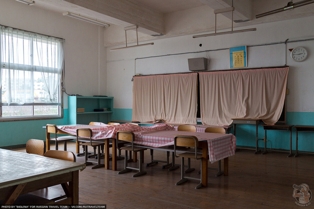 Заброшенная школа на острове-призраке Икешима в Японии. Идеальное состояние