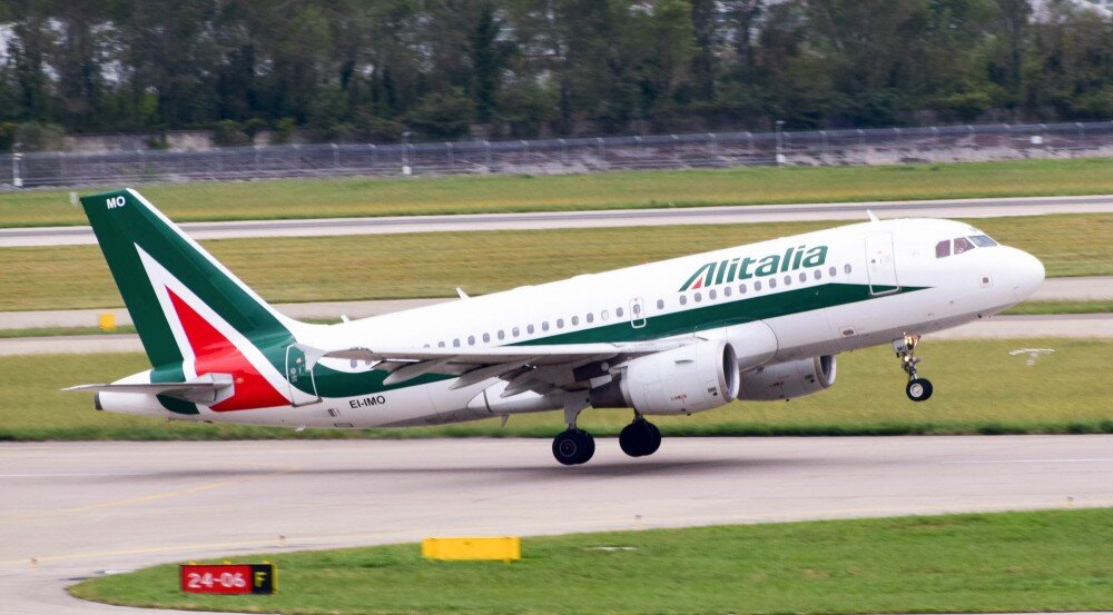 Airbus A319-112, EI-IMO, Alitalia в аэропорту Сочи