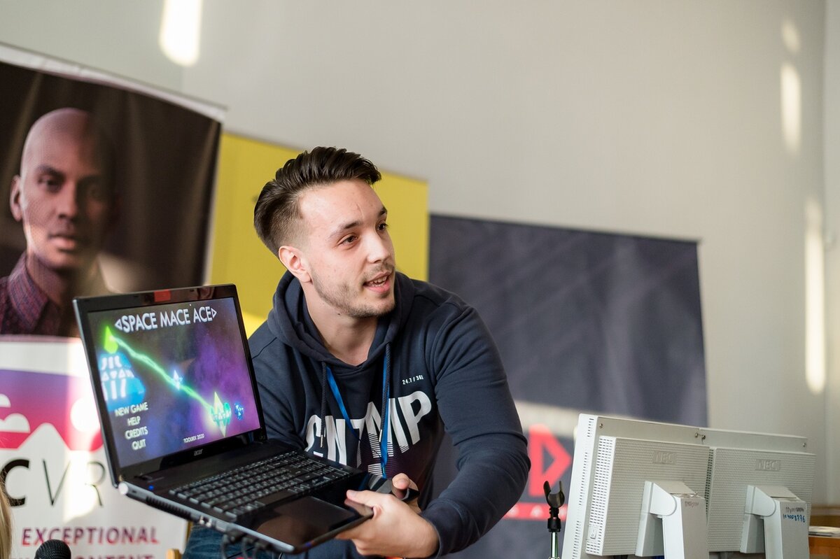 48 часов - и готова новая игра! Фото Олега Игошина.