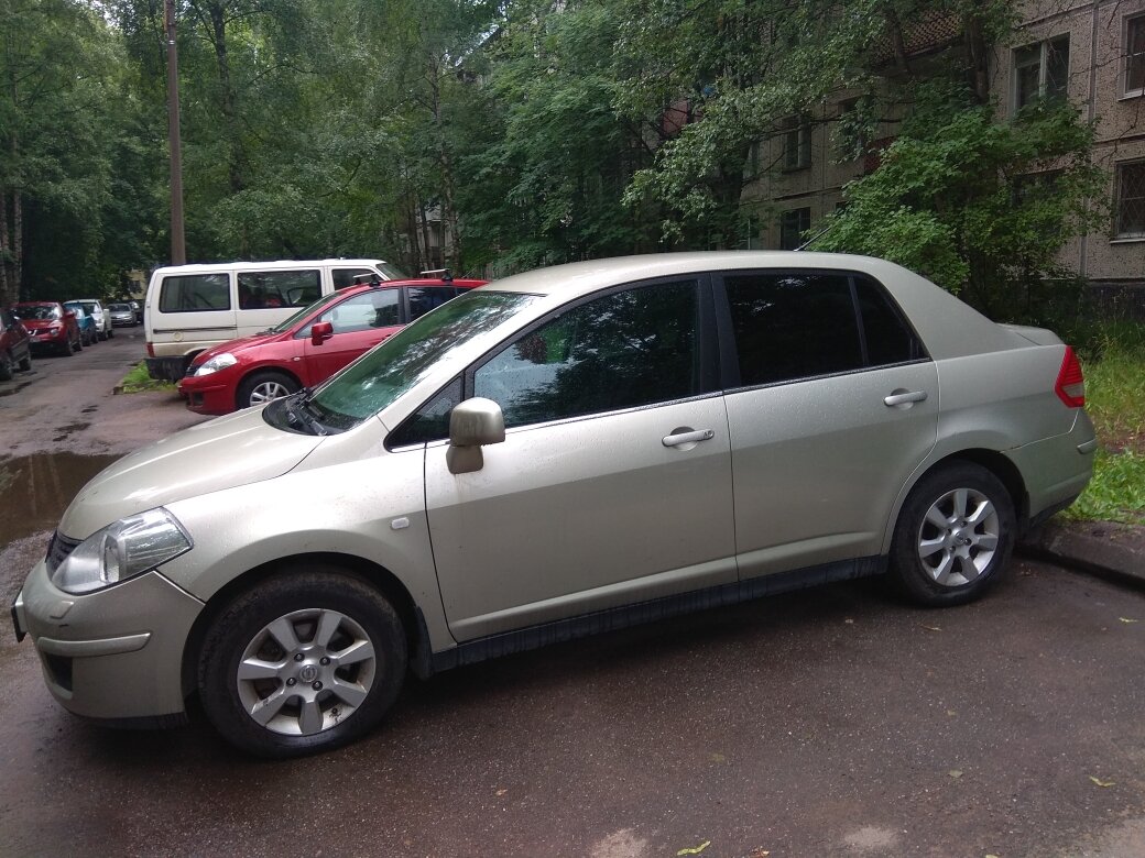 Автомобиль 2008 года пробег 200000.Отличная машина,откатался на ней 3 года,ремонтировал по факту только подвеску,немного слабовата для наших дорог.Расход по городу в районе 7.5 литров при этом не плохая динамика.