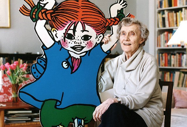 Астрид Линдгрен со своей героиней Пеппи Длинныйчулок 