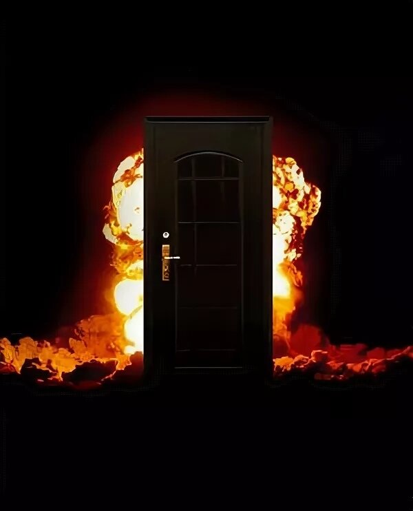 Hotel hell doors. Дверь в ад. Дверь в огне. Горящая дверь. Огонь за дверью.
