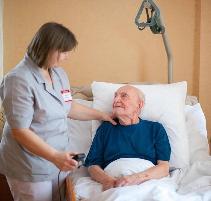 Пансионат для пожилых лежачих больных. Пансионат для лежачих больных москва. Дом престарелых для лежачих undefined. Интернат для лежачих больных. Пансионат для лежачих больных.