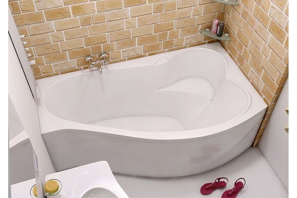 Пример размещения акриловой ванны в интерьере.