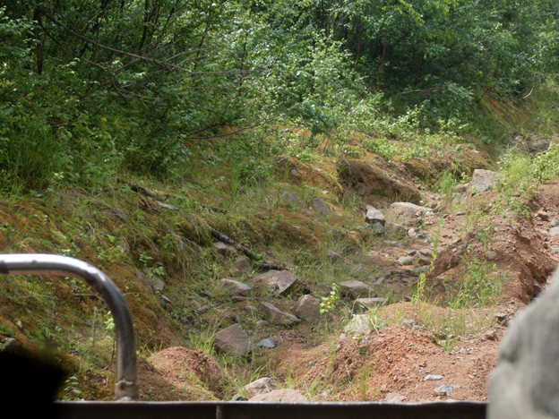 Вот по такой непростой дороге приходилось ехать