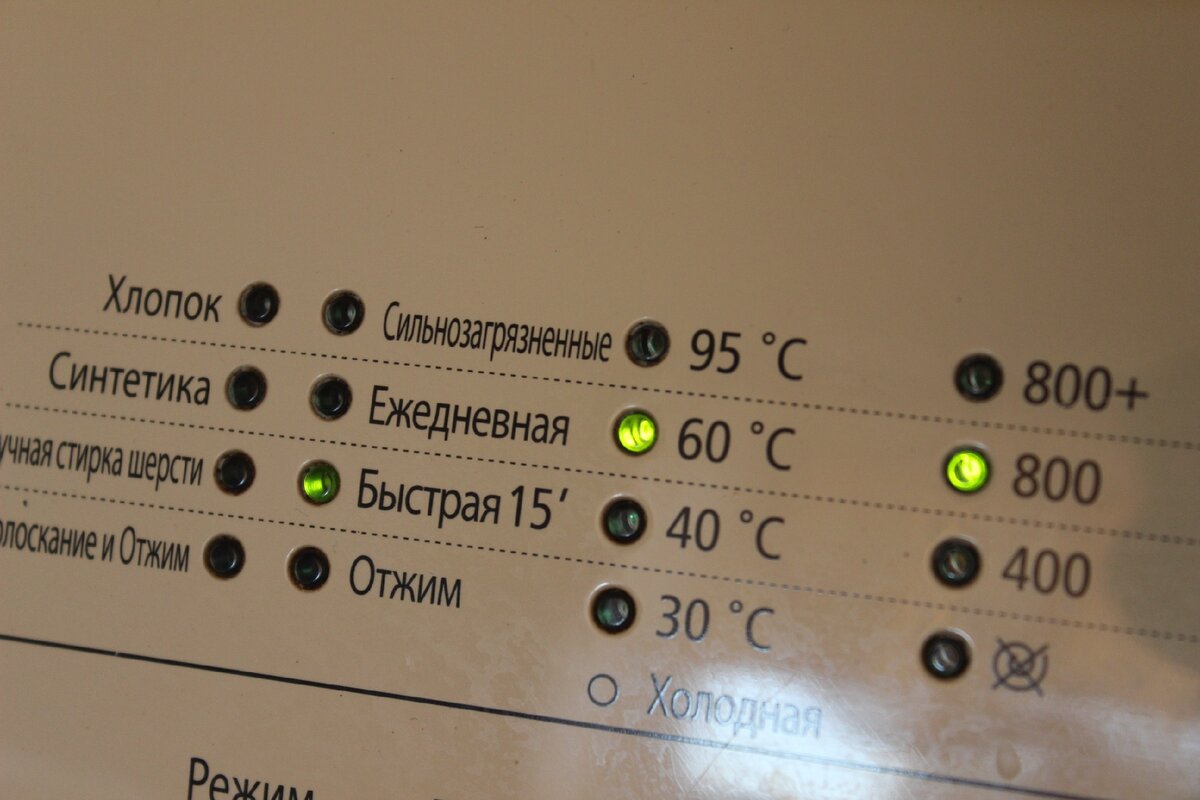 Заглянул в углубление резиновой манжеты в стиральной машинке, а там ...