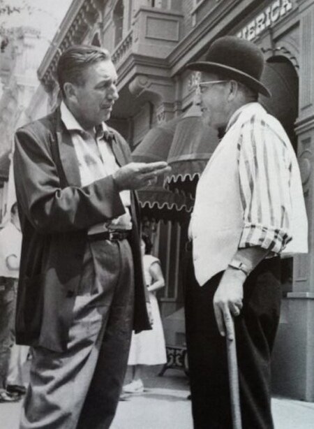 Тот самый жест на фотографии