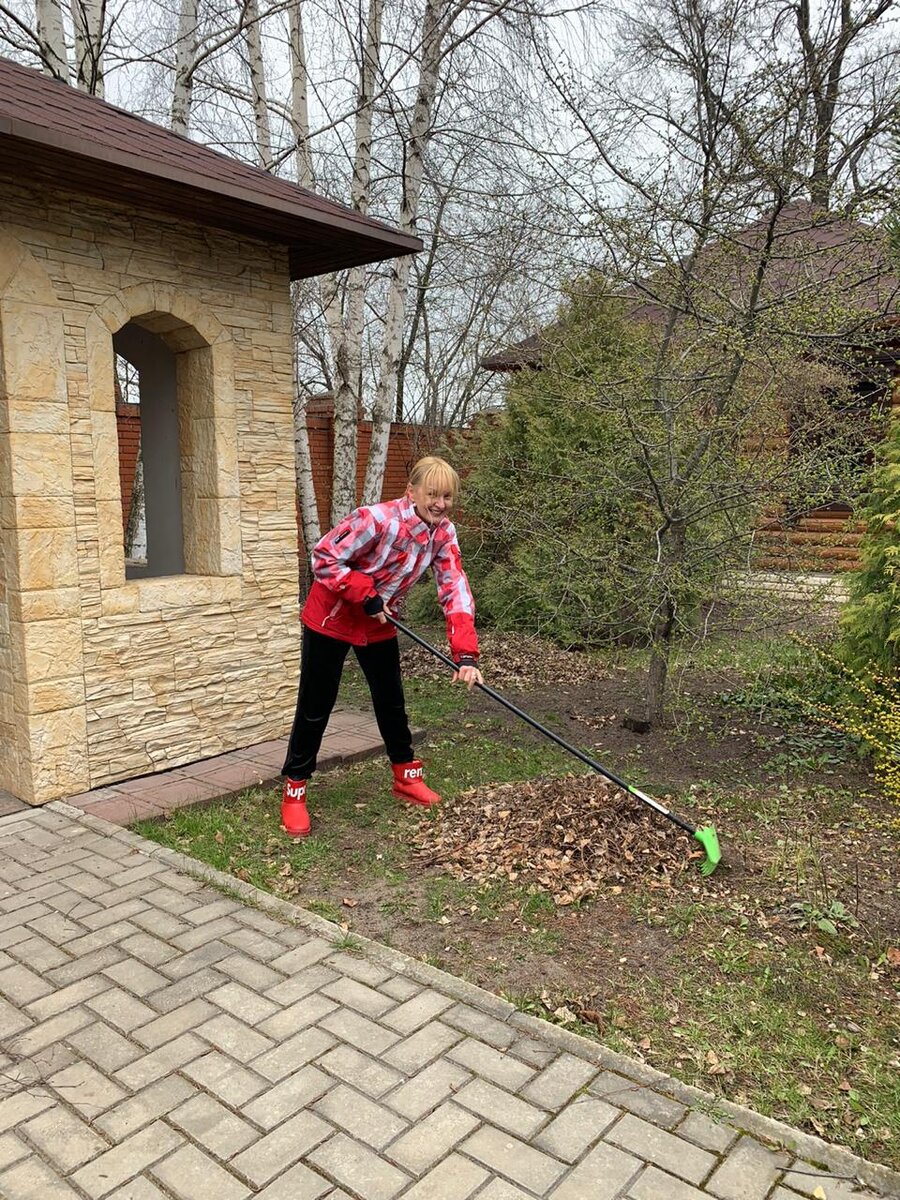 Певица Светлана Лазарева стала садовником. Фото из личного архива певицы