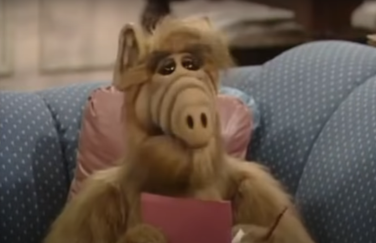 кадр из сериала "Альф"