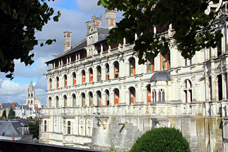 Замок Блуа (https://castlesguide.ru/france/castles/blois.html)