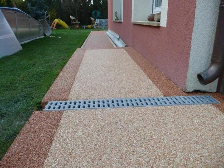 Вариант отмостки из резиновой крошки