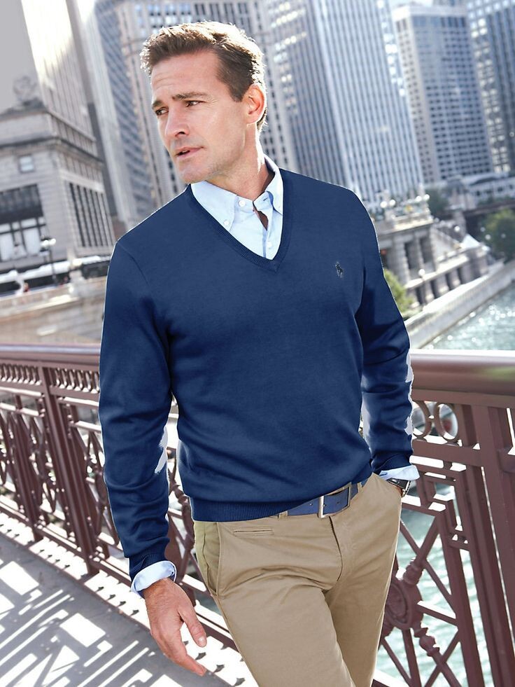 Бизнес кэжуал. Мой любимый стиль, хотя я качок. Работает гораздо лучше голого торса.