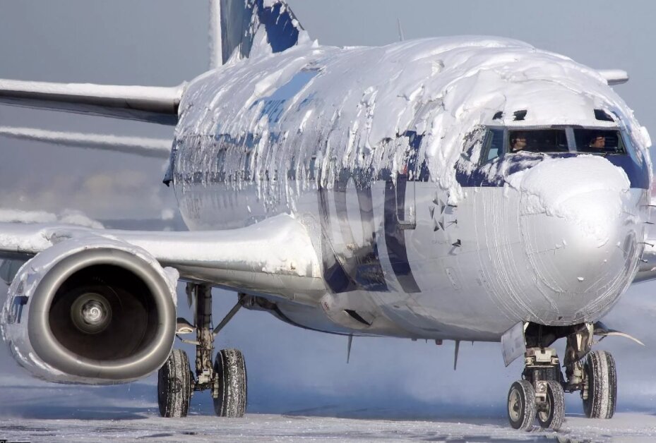 Обледенение самолета - частая причина крушений. Источник фото: studfile.net