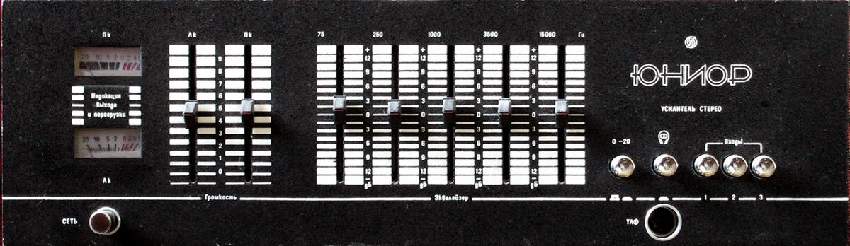 Передняя панель "Юниора".