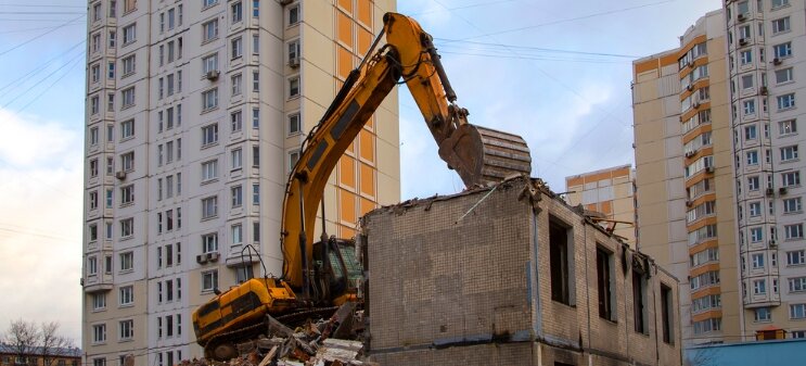 При покупке недвижимости в Северной столице по программе реновации застройщики предлагают скидки, достигающие 450 000 рублей, льготные условия от банков-партнеров и другие бонусы.