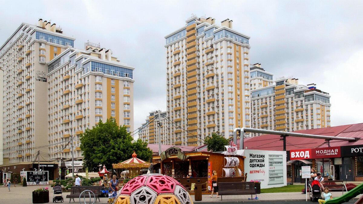 Город краснодар сверху. Жк большой краснодар стилобат. Город краснодар (административный центр). Краснодар ул красная 176. Город краснодар 2017.