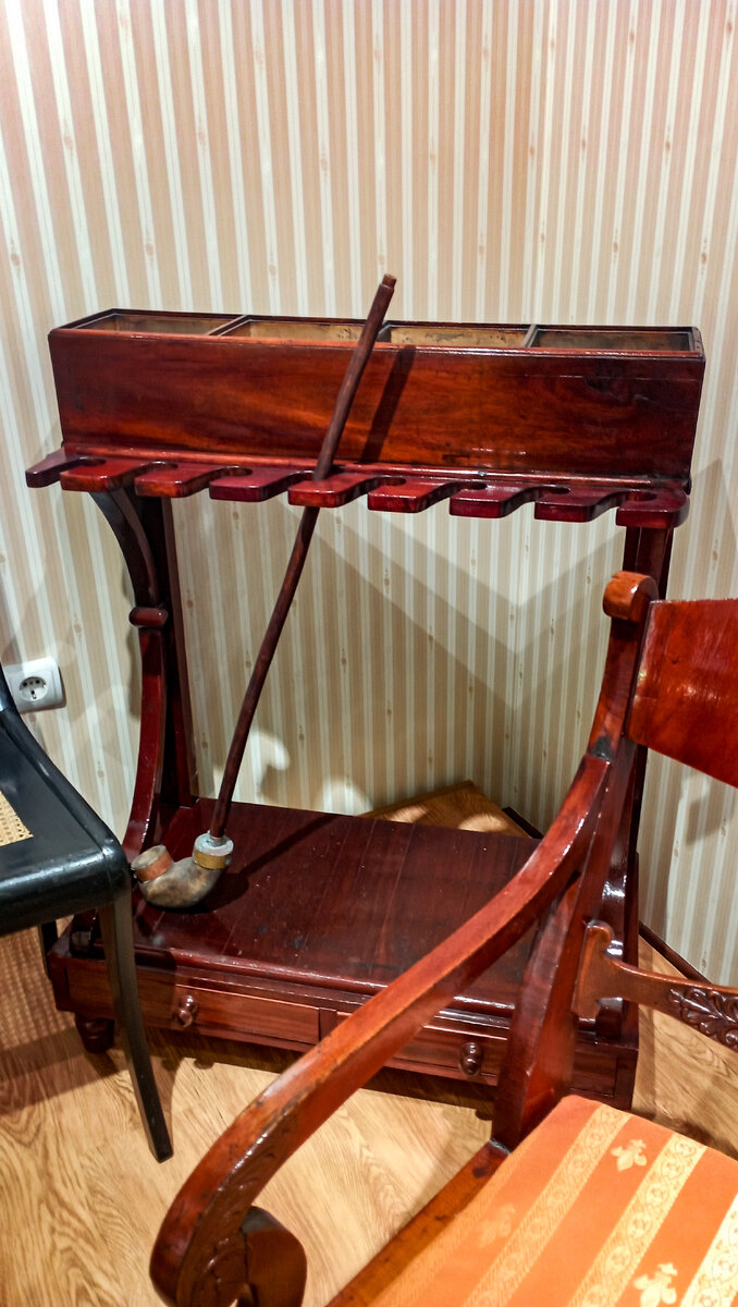 Курительный столик и трубка декабриста Давыдова В.Л.