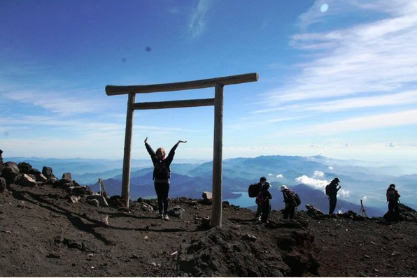 Японцы верили, что любой, покоривший вершину, обретает бессмертие. 