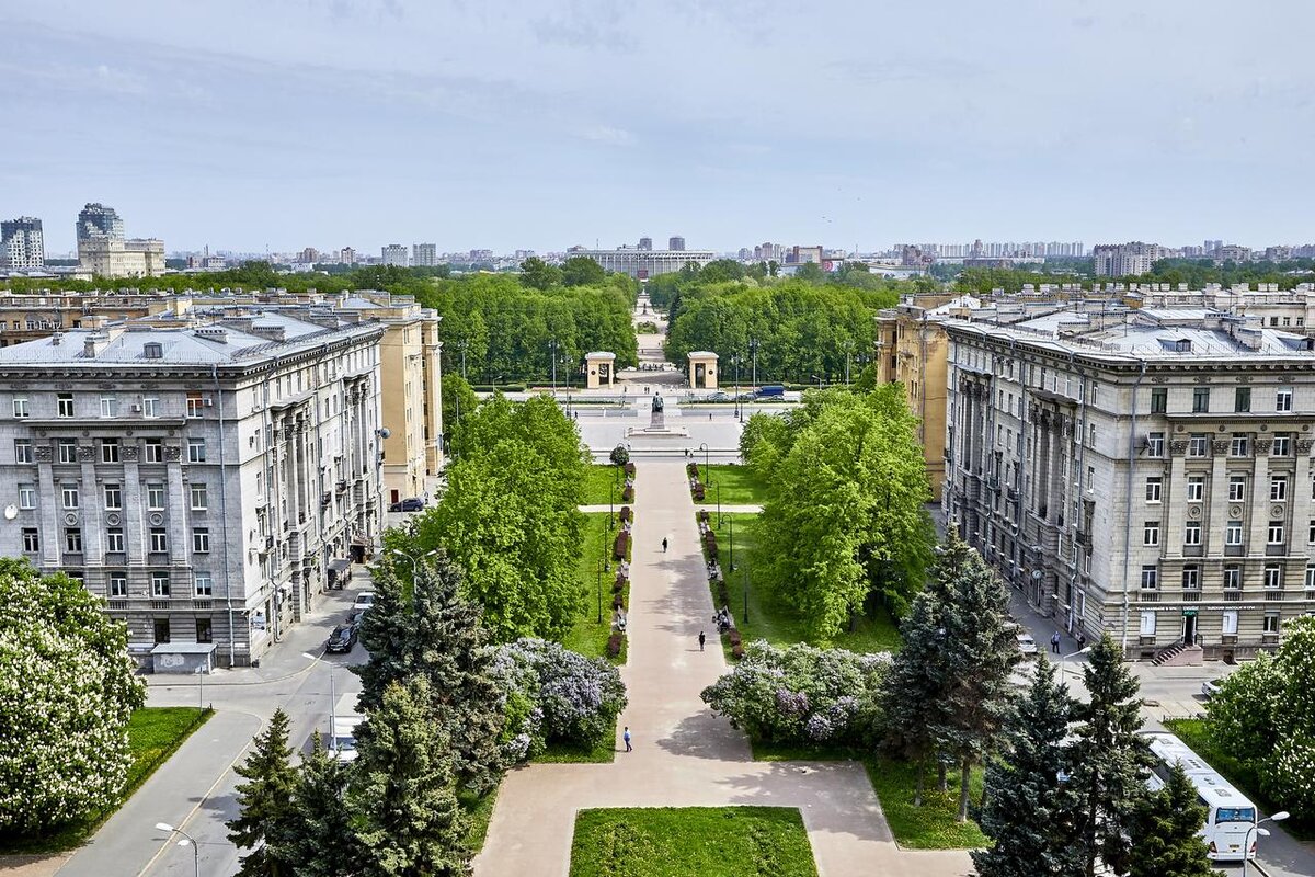 Площадь Черныше́вского в Московском районе Санкт-Петербурга. 