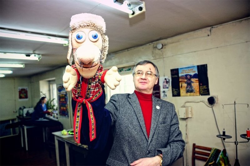 Александр Мусиенко с куклой Фото: Аркадий Миртов