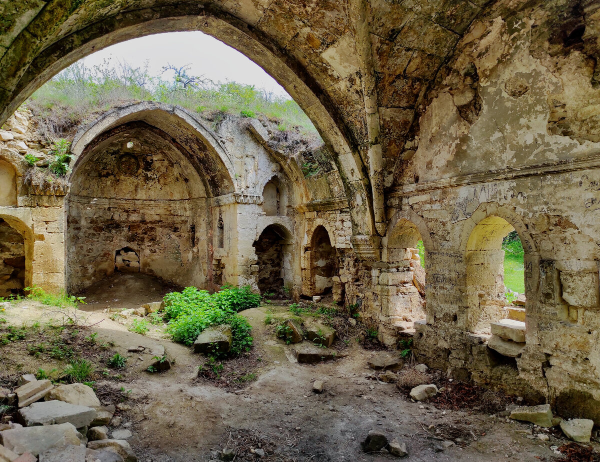 Старинный армянский храм в Марнеули