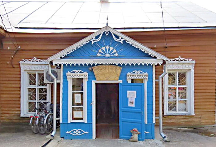 Вход в музей. Фото из интернета, у меня не нашлось подходящей фотографии.