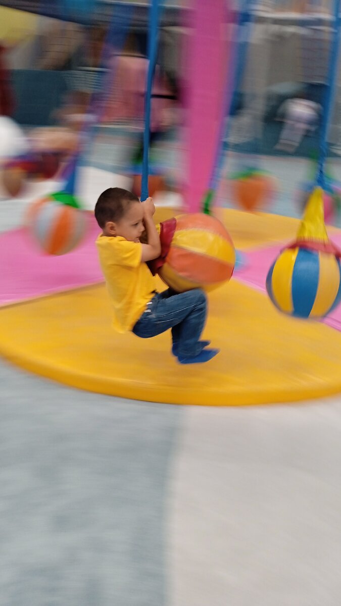 Егор в полëте😄