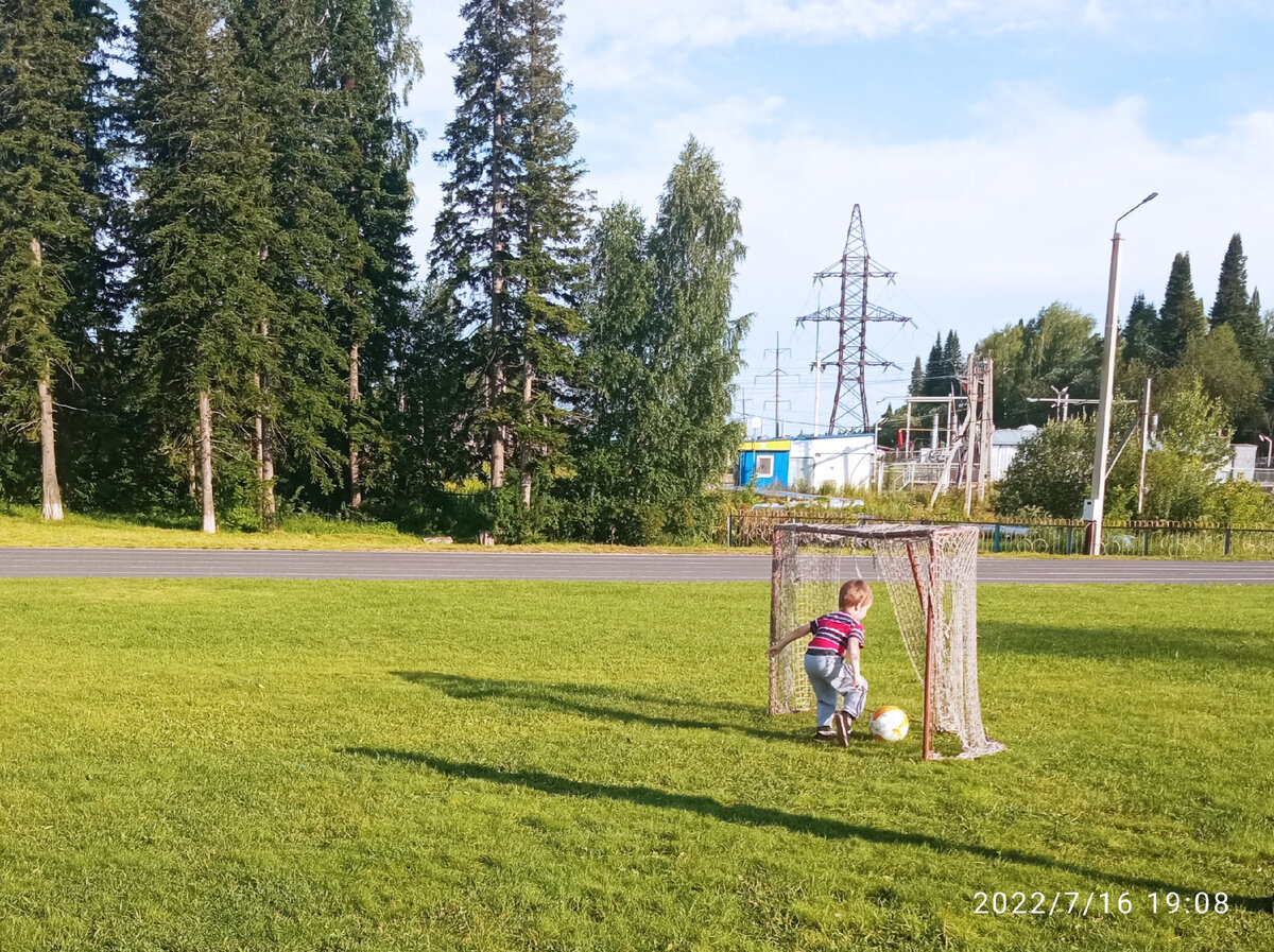 Вадя забивает гол