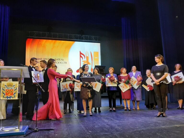    В Оренбурге наградили лучших преподавателей в сфере культуры и искусства Белов Михаил Александрович