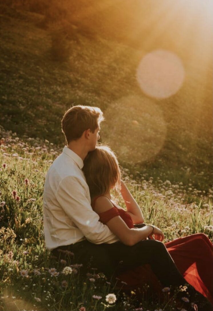 Мужчина интуитивно хочет сделать женщину счастливой