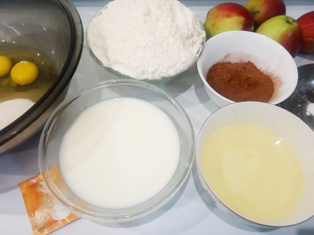 Ингредиенты для приготовления шоколадного пирога с яблоками