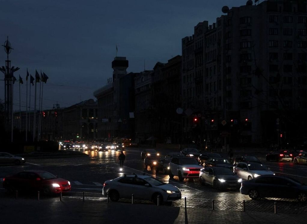 Только - только опустился на город вечер.  фото: картинки  яндекса.