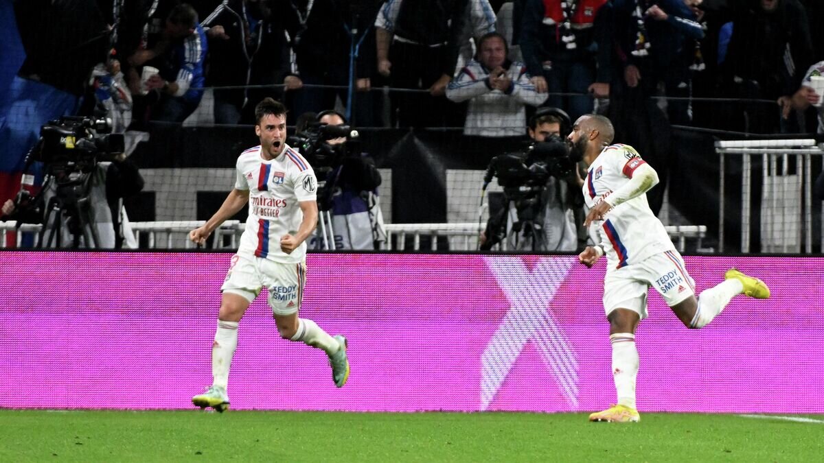    Александр Ляказетт (справа)© AFP 2022 / JEAN-PHILIPPE KSIAZEK