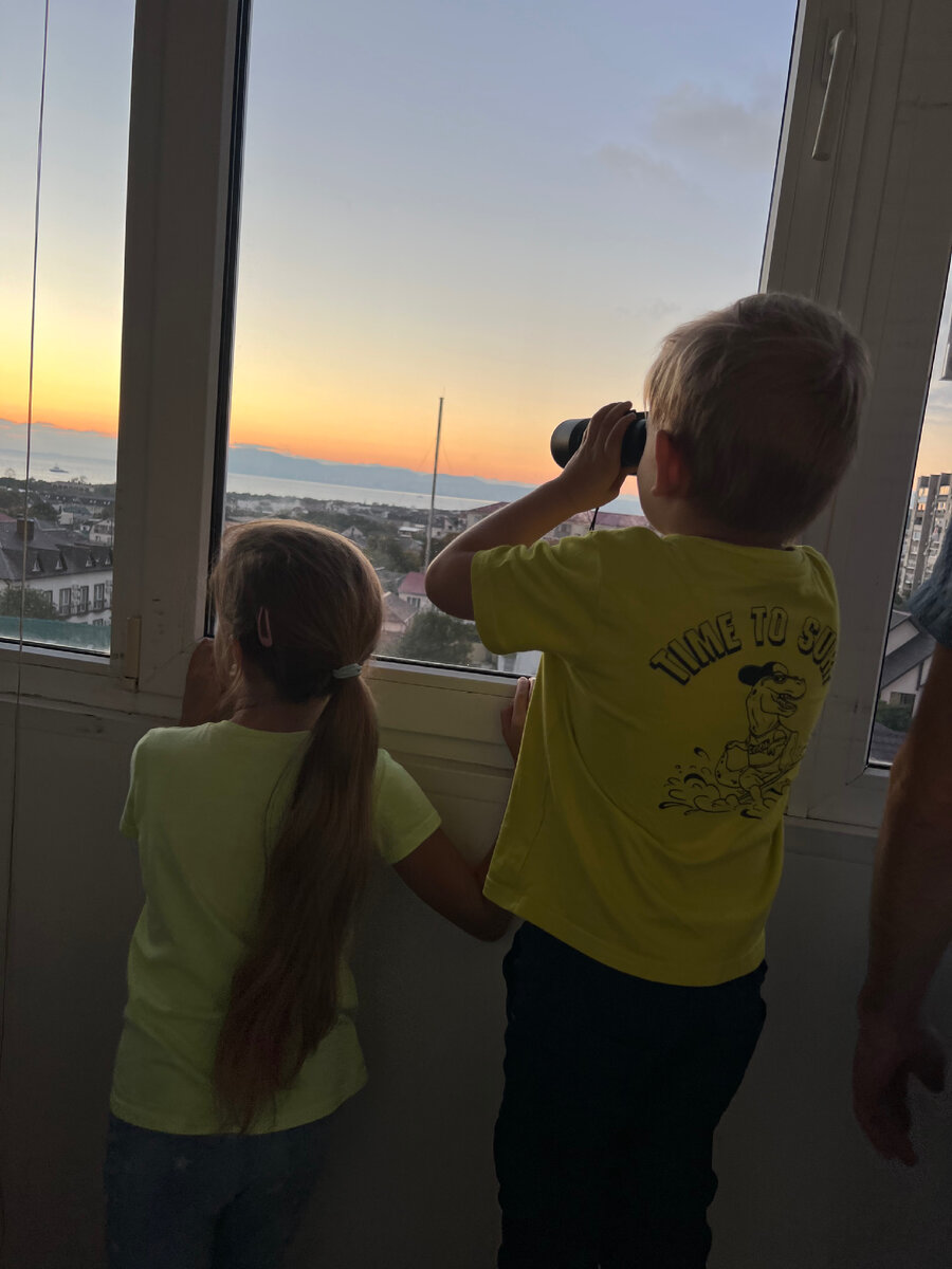 Смотрим на корабли в море. Фото автора