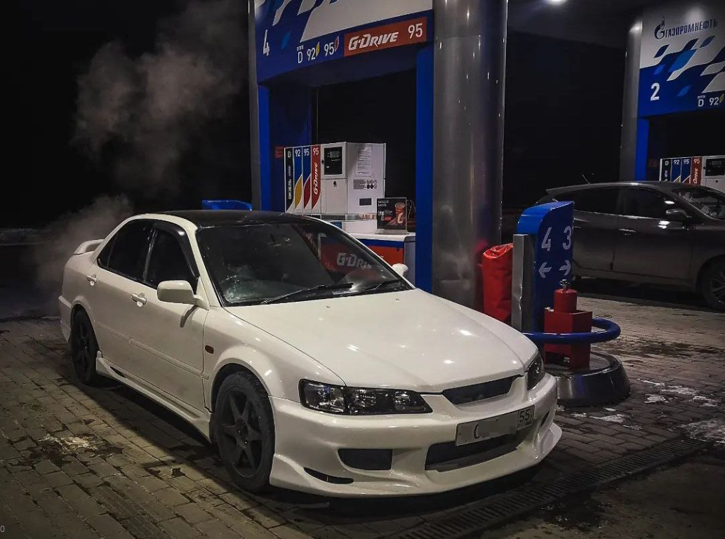Honda Accord VI в тюнинг обвесе.
