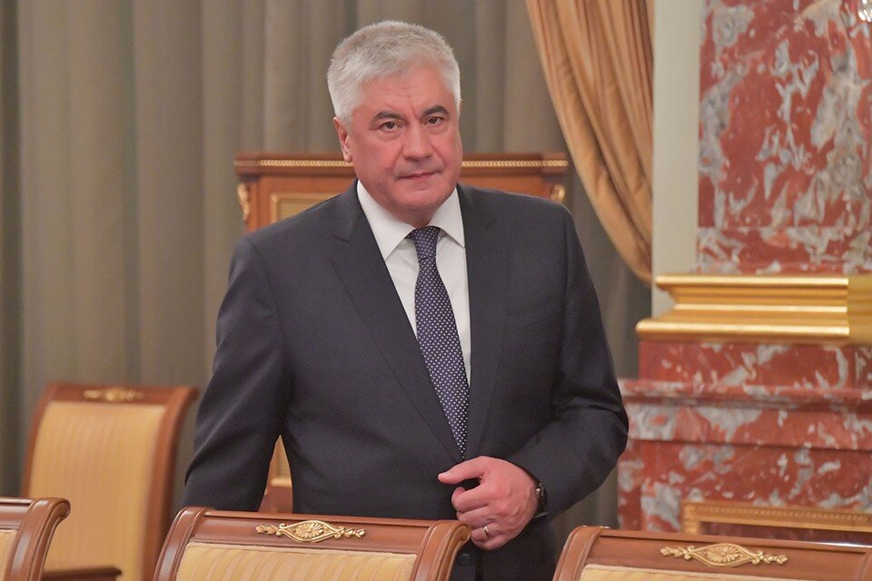     В преддверии профессионального праздника министр внутренних дел России Владимир Колокольцев провел торжественную церемонию вручения государственных и ведомственных наград Владимир ВЕЛЕНГУРИН