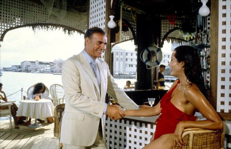 говорю ж - работа Бонда, кадрить баб, а шпионаж это так - дело десятое!