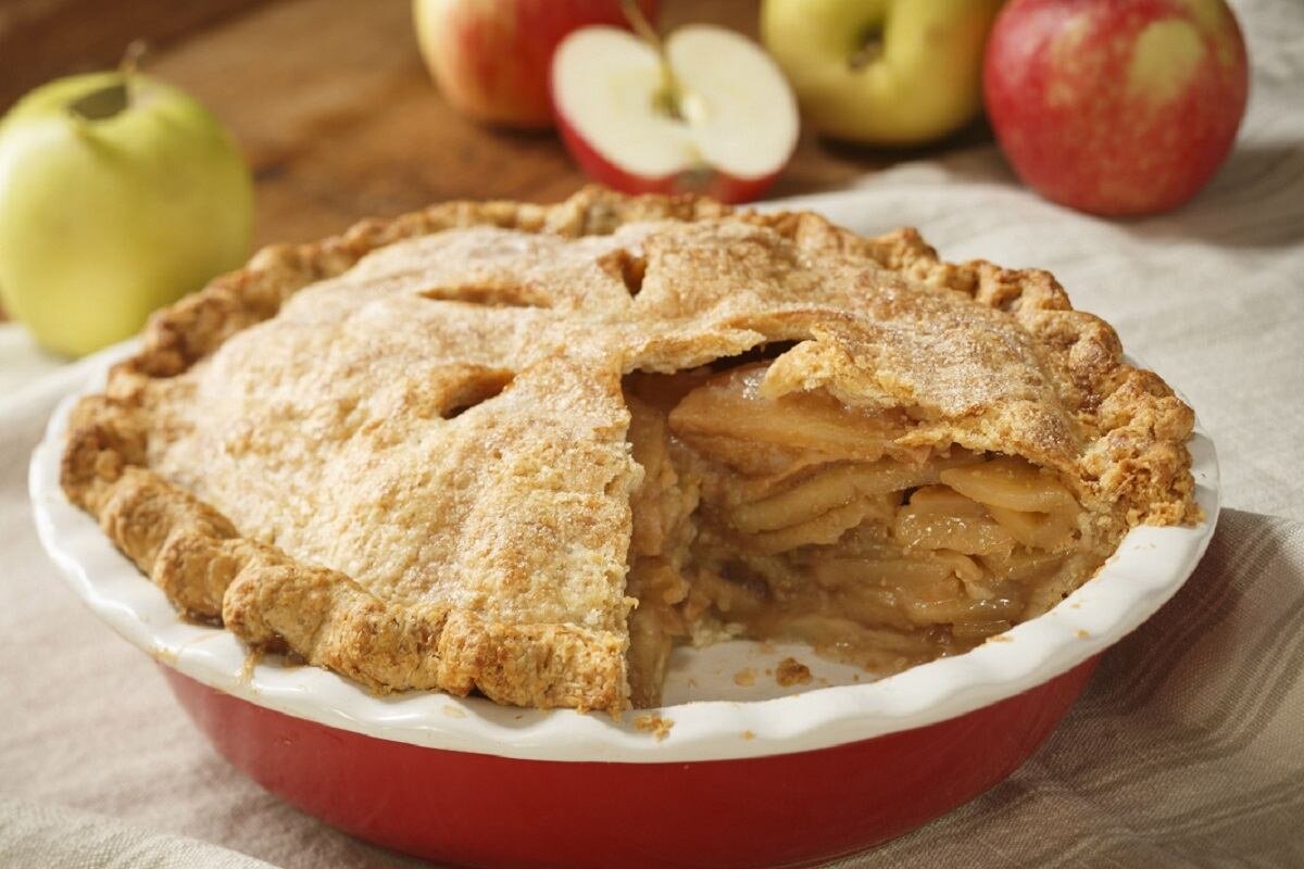 Простой рецепт яблочного пирога. Американский яблочный пирог. Apple pie (яблочный пирог). Шарлотка американский пирог. Американский пирог яблочный пирог.