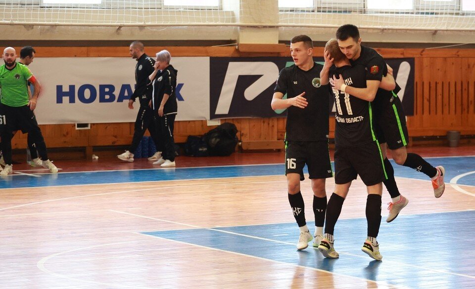     ЛКС проигрывал 1:4, 3:5, но в итоге взял три очка, забив решающий гол за несколько секунд до конца встречи – 6:5. Фото со страницы МФК ЛКС в VK.