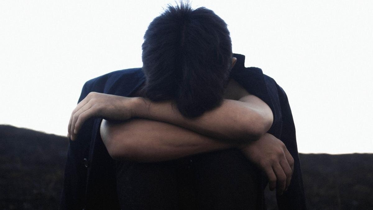    Парень склонил голову:pexels.com