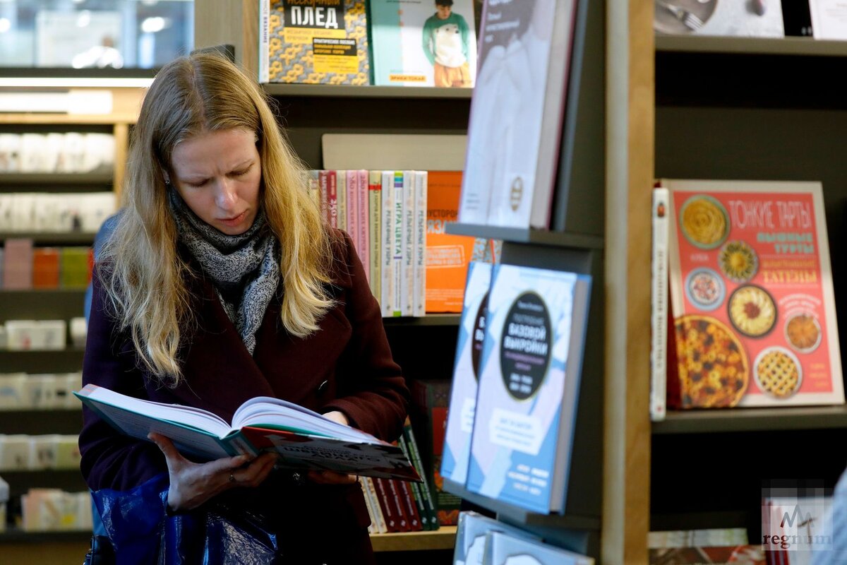 В дом Зингера на Невском проспекте вернулся книжный магазин — фоторепортаж  | ИА Регнум | Дзен