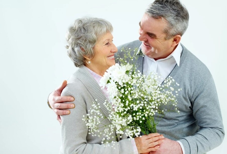 Женщины в возрасте тоже любят цветы
