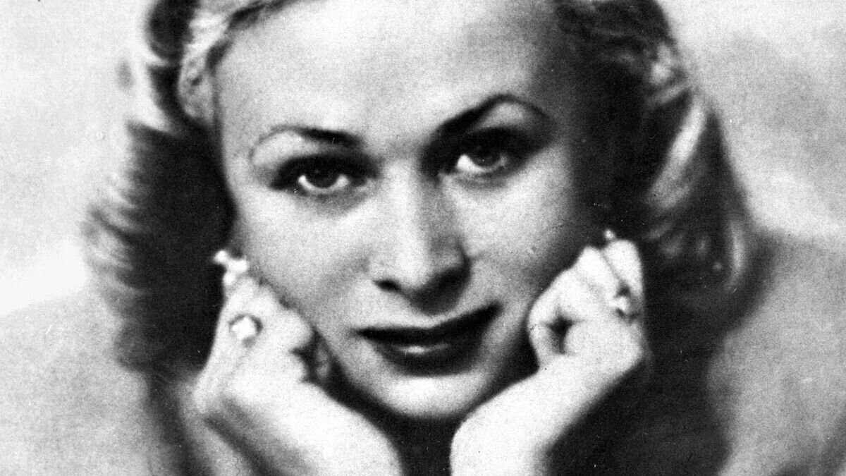    Киноактриса Валентина Серова. Кадр из фильма "Жди меня"© РИА Новости