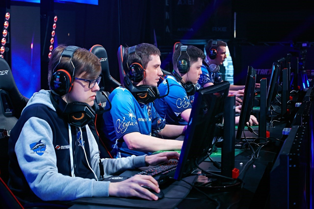 Кибер арена южная корея. Кибер чемпионат. Esl one cologne 2014. Компьютерные игры киберспорт. Киберспортивные соревнования.